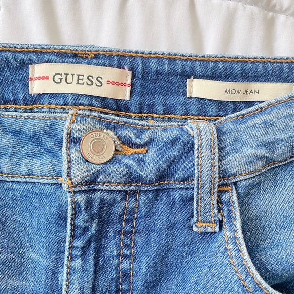 GUESS Mom Jeans High-Rise - Picture 2 of 5